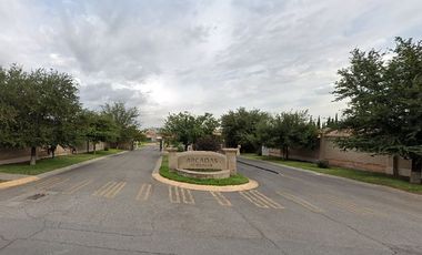 Casa en Remate Bancario, Fracc Residencial Arcadas, Chihuahua, Chih., a unos minutos de Plaza del Sol