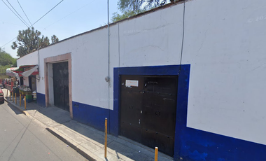 Casa Con Locales Comerciales De Recuperación Bancaria