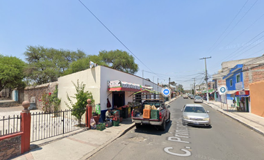 Casa Con Locales Comerciales De Recuperación Bancaria