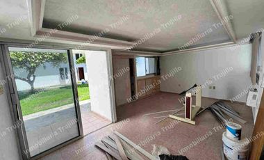 RENTO CASA EN COSTA DE ORO (SIN MUEBLES) PARA CASA HABITACION U OFICINA