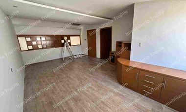 RENTO CASA EN COSTA DE ORO (SIN MUEBLES) PARA CASA HABITACION U OFICINA