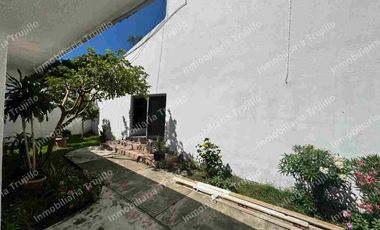 RENTO CASA EN COSTA DE ORO (SIN MUEBLES) PARA CASA HABITACION U OFICINA