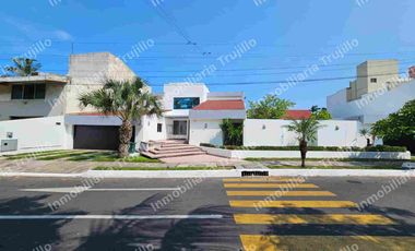 RENTO CASA EN COSTA DE ORO (SIN MUEBLES) PARA CASA HABITACION U OFICINA