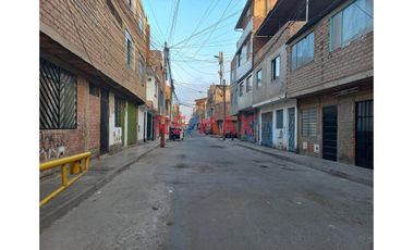 Se Vende Casa Como Terreno En S.J.M. Frente Al Parque Zonal