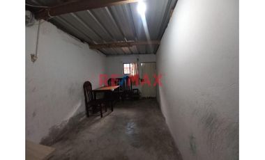 Se Vende Casa Como Terreno En S.J.M. Frente Al Parque Zonal