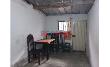 Se Vende Casa Como Terreno En S.J.M. Frente Al Parque Zonal