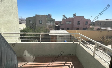 🏡 ¡EN VENTA! Casa de dos pisos + mini departamento independiente.