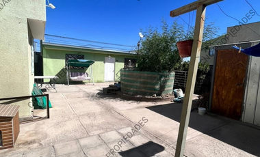 🏡 ¡EN VENTA! Casa de dos pisos + mini departamento independiente.