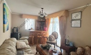 🏡 ¡EN VENTA! Casa de dos pisos + mini departamento independiente.