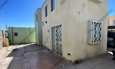 🏡 ¡EN VENTA! Casa de dos pisos + mini departamento independiente.