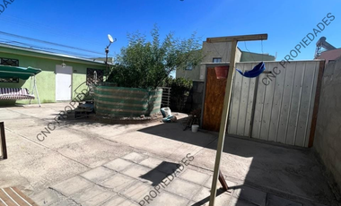🏡 ¡EN VENTA! Casa de dos pisos + mini departamento independiente.