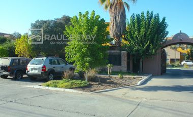 VENDEMOS casa en exclusivo Condominio