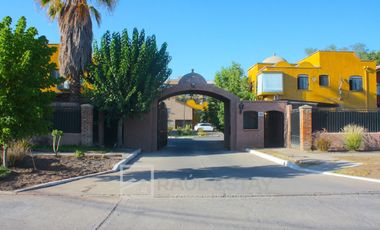 VENDEMOS casa en exclusivo Condominio