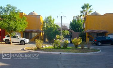 VENDEMOS casa en exclusivo Condominio