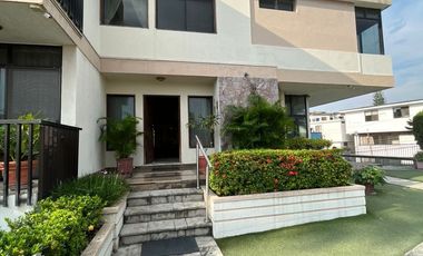 venta de casa  en Lomas de Urdesa