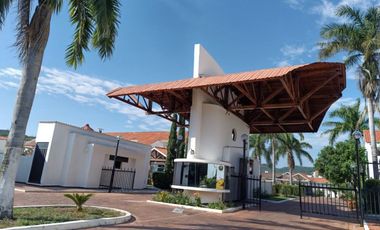 ESPECTACULAR CASA DE DESCANSO, REMODELADA EN GIRARDOT