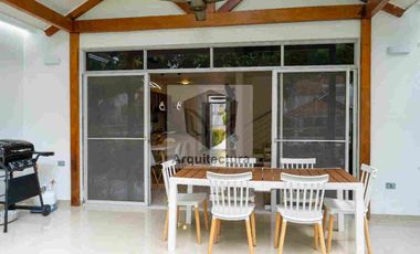 ESPECTACULAR CASA DE DESCANSO, REMODELADA EN GIRARDOT
