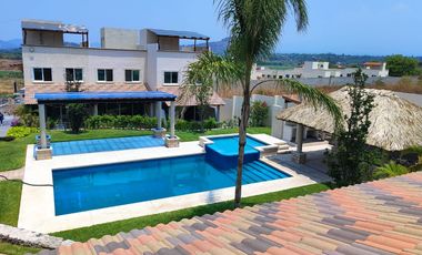 Casa ecológica  de 3 recámaras y 3 baños, con alberca en condominio, Residencial Cumbres Tulipanes en Xochitepec, Mor.