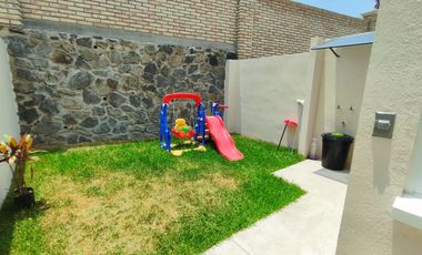 Casa ecológica  de 3 recámaras y 3 baños, con alberca en condominio, Residencial Cumbres Tulipanes en Xochitepec, Mor.