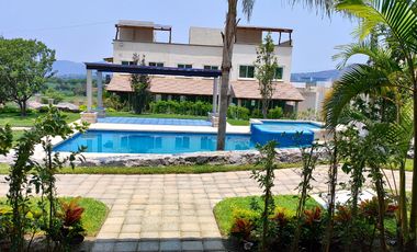 Casa ecológica  de 3 recámaras y 3 baños, con alberca en condominio, Residencial Cumbres Tulipanes en Xochitepec, Mor.