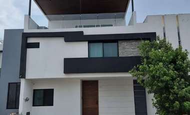 Hermosa Casa en Venta Valle Imperial, Zapopan
