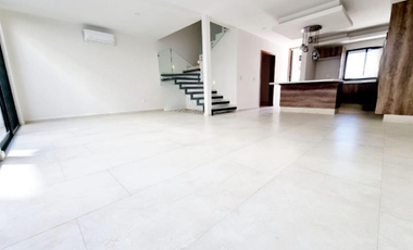 Hermosa Casa en Venta Valle Imperial, Zapopan