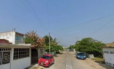 Casa en venta en Santa Fe, Fraccionamiento Cdad. Olméca, Veracruz CLJ.