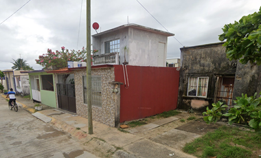 Casa en venta en Santa Fe, Fraccionamiento Cdad. Olméca, Veracruz JCL1