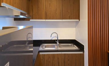 RENT: Brand new (2025) 37m2, high end, 1-bedroom corner unit condo