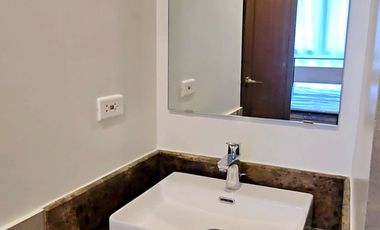 RENT: Brand new (2025) 37m2, high end, 1-bedroom corner unit condo