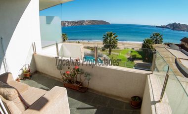 Arriendo año corrido, hermoso depto amoblado primera línea playa La Herradura. 3D y 2B. $800.000