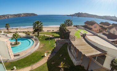 Arriendo año corrido, hermoso depto amoblado primera línea playa La Herradura. 3D y 2B. $800.000