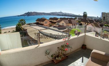 Arriendo año corrido, hermoso depto amoblado primera línea playa La Herradura. 3D y 2B. $800.000