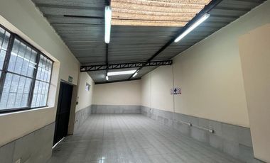 Galpón en La Av Quito