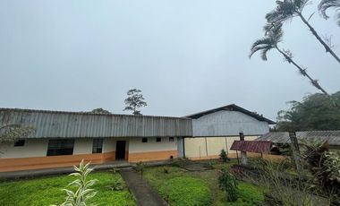 Galpón en La Av Quito
