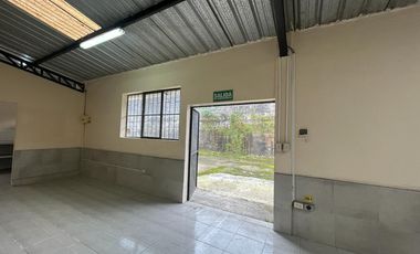 Galpón en La Av Quito