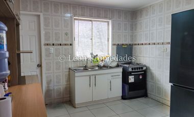 Leon Propiedades vende parcela con casa en Alhué, Curacaví.