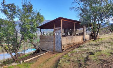 Leon Propiedades vende parcela con casa en Alhué, Curacaví.