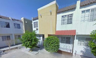 Casa En Remate Bancario En Conjunto Orquídeas 234a, Los Laureles, 27053 Torreón, Coahuila