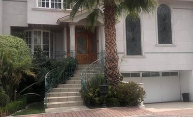 Se vende casa en Colinas Del Bosque con doble filtro de seguridad