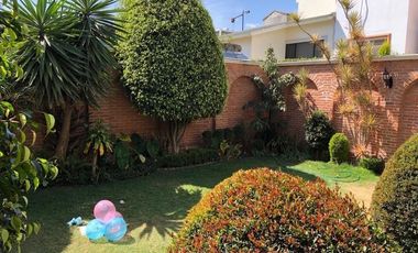 Se vende casa en Colinas Del Bosque con doble filtro de seguridad
