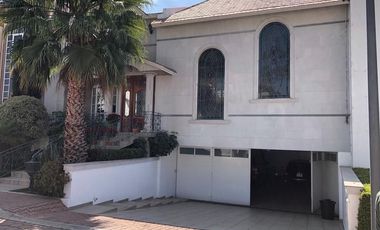 Se vende casa en Colinas Del Bosque con doble filtro de seguridad