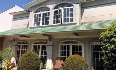 Se vende casa en Colinas Del Bosque con doble filtro de seguridad
