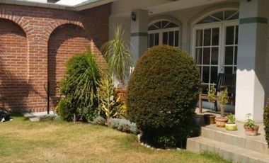Se vende casa en Colinas Del Bosque con doble filtro de seguridad