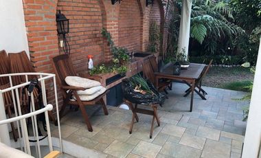 Se vende casa en Colinas Del Bosque con doble filtro de seguridad