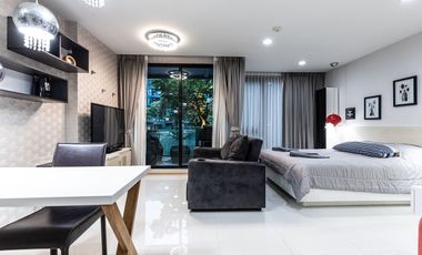 Spacious Ground Floor Condo with Pool Access