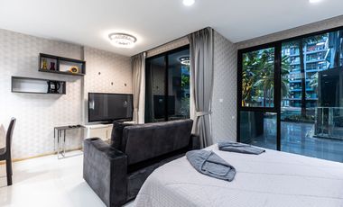 Spacious Ground Floor Condo with Pool Access