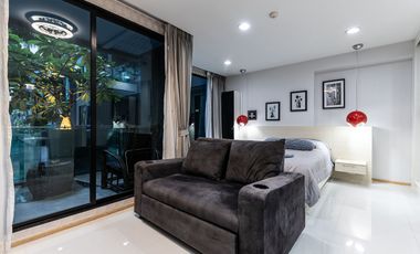 Spacious Ground Floor Condo with Pool Access