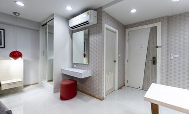 Spacious Ground Floor Condo with Pool Access
