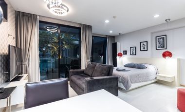 Spacious Ground Floor Condo with Pool Access